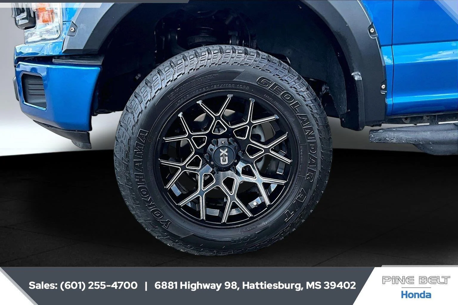 Used 2019 Velocity Blue Ford XLT image 7