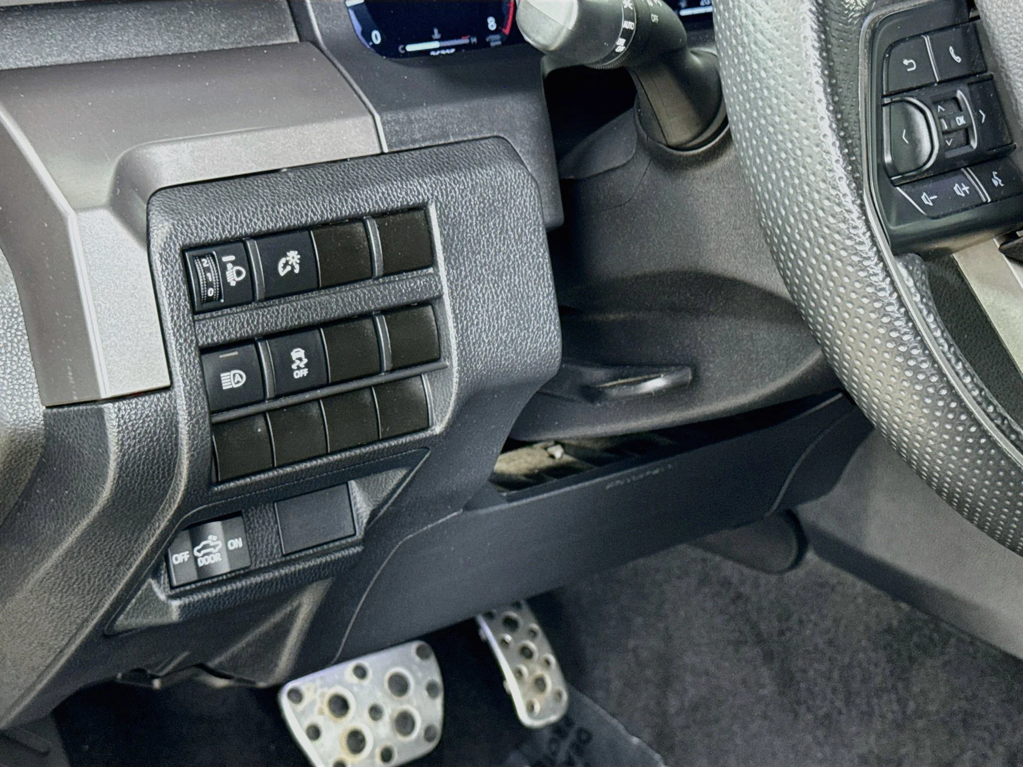 Used 2024  Toyota SR5 image 12