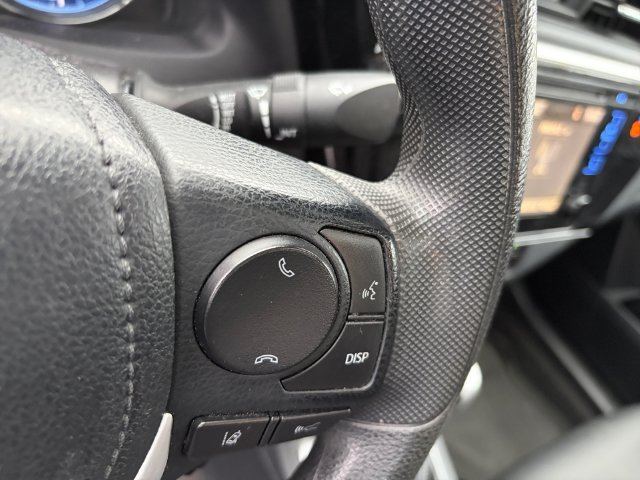 Used 2018 Silver Toyota LE image 27