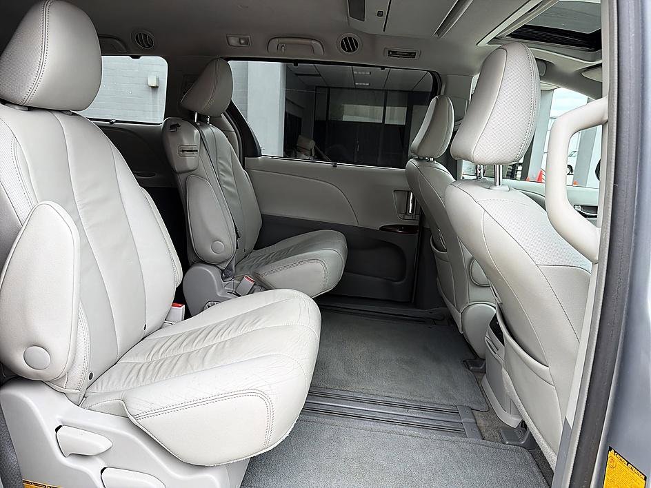 Used 2013 Silver Sky Metallic Toyota XLE image 21