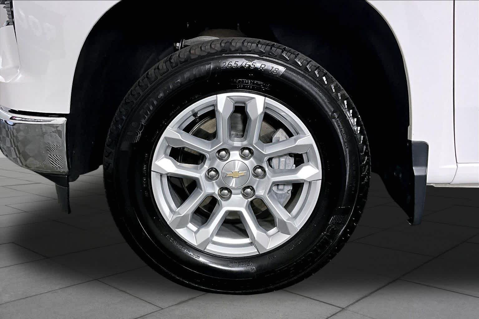 Used 2023 Summit White Chevrolet LT (2FL) image 11
