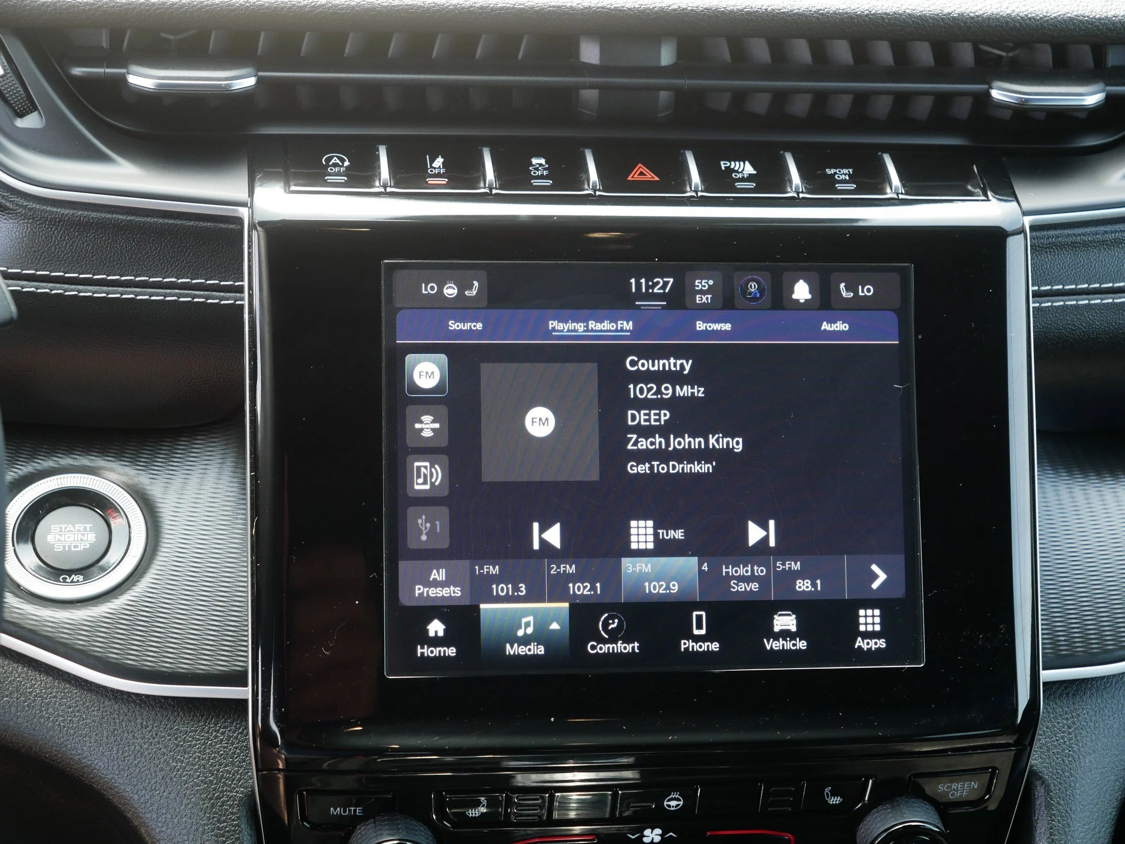 Used 2024 Diamond Black Crystal Pearlcoat Jeep Altitude X image 22
