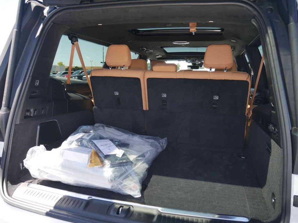 New 2026 Bright White Clear-Coat Exterior Paint Jeep Grand Wagoneer image 8