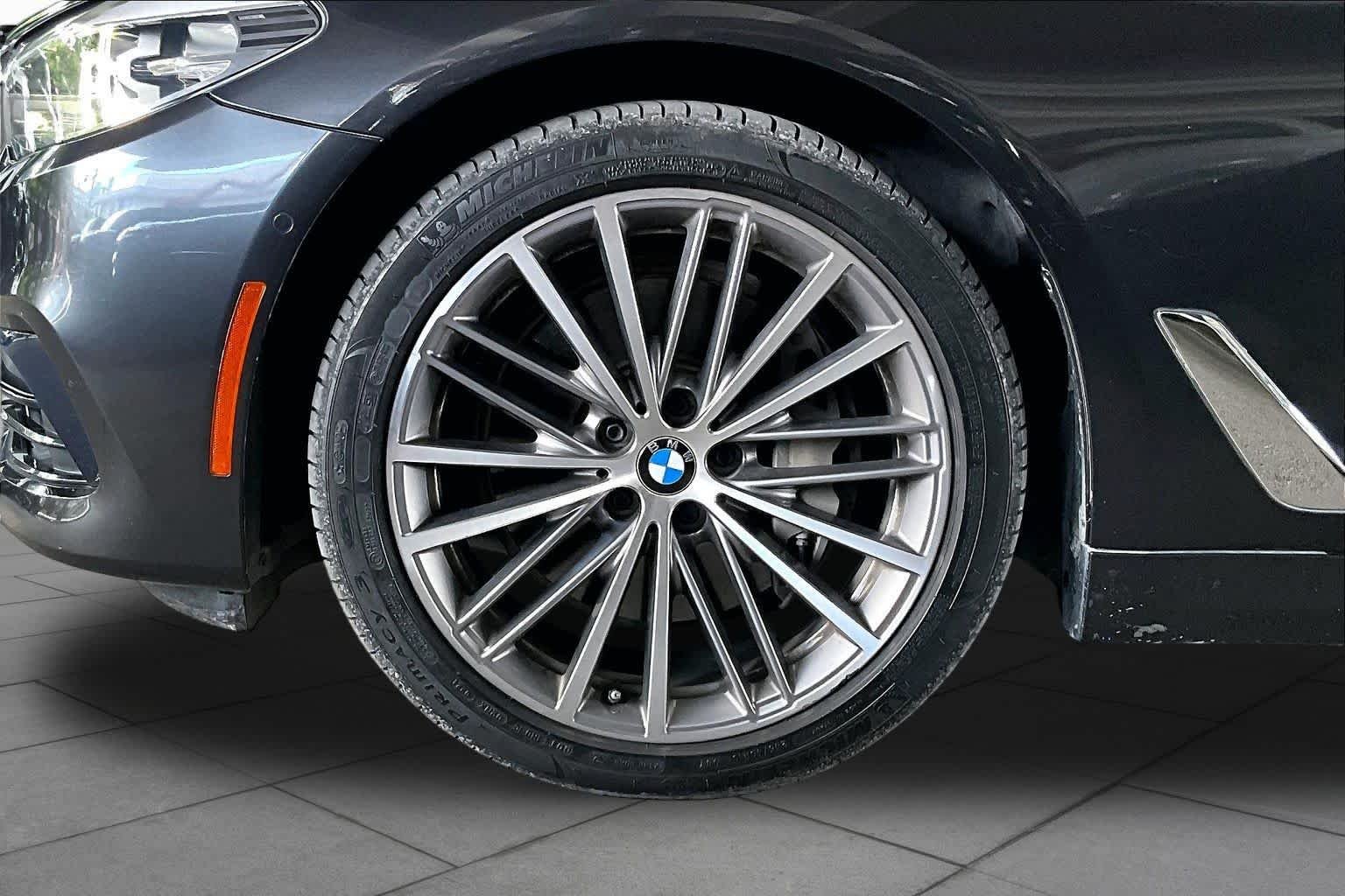 Used 2020 Dark Graphite Metallic BMW 540i image 10