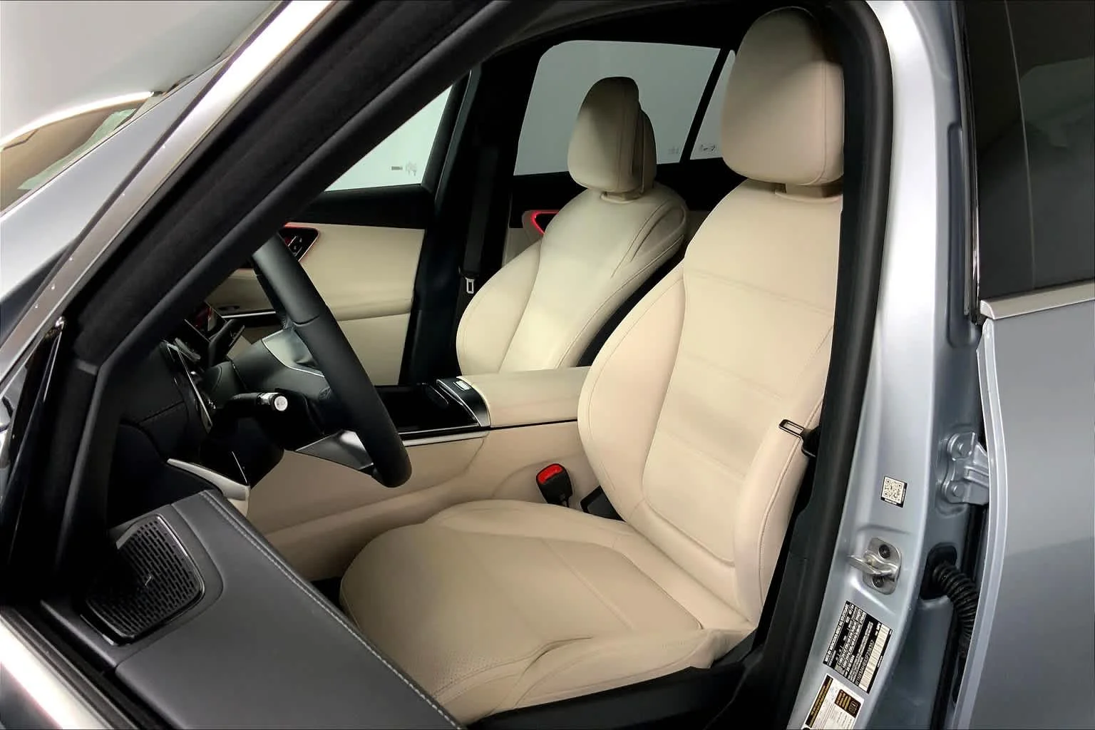 Used 2025 Cirrus Silver Metallic Mercedes-Benz GLC 300 image 14