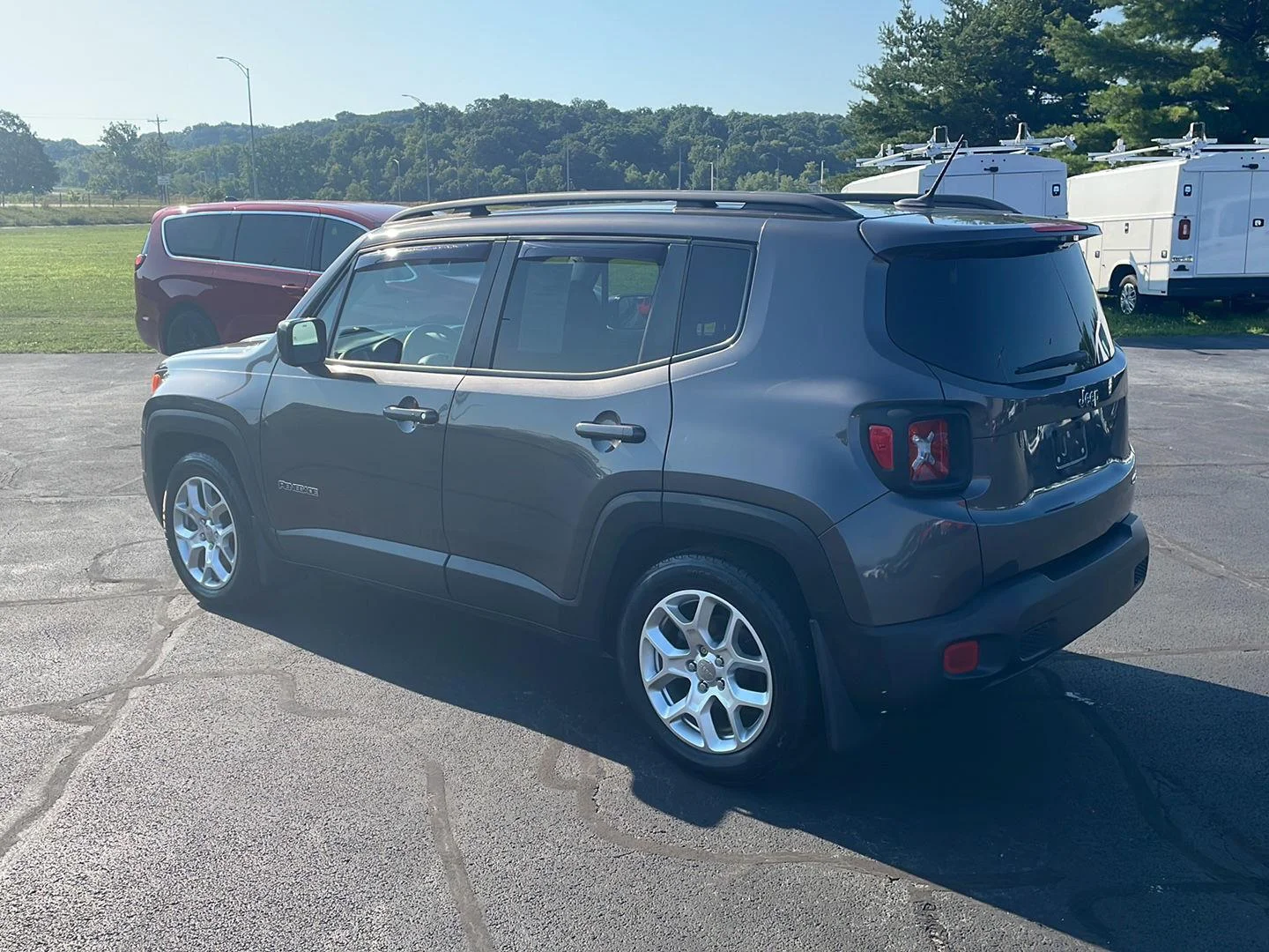 Used 2016 Granite Crystal Metallic Clearcoat Jeep Latitude image 3