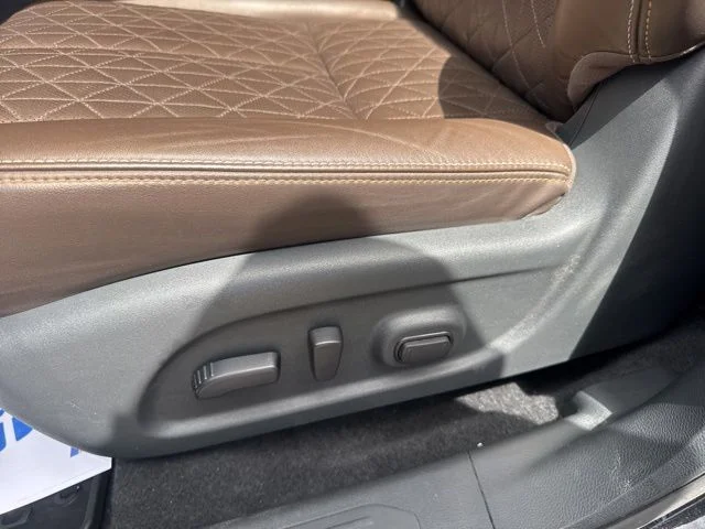 Used 2024 Super Black Nissan Platinum image 12