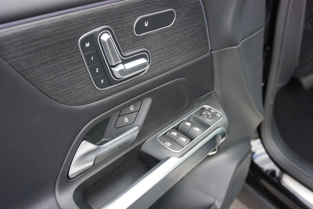 2025 Mercedes-Benz GLB Base - Photo 21