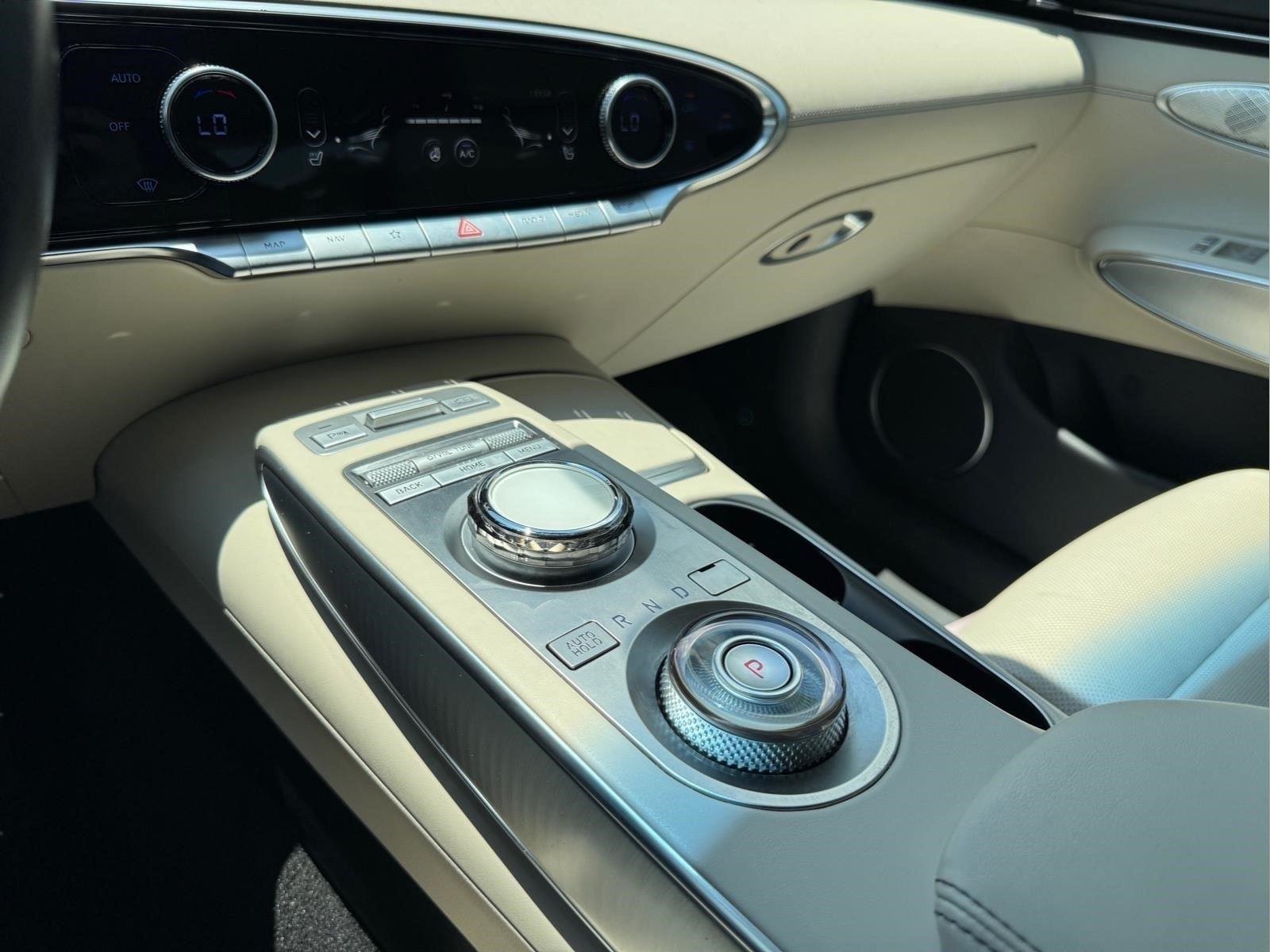 2024 GENESIS GV70 Standard - Photo 24