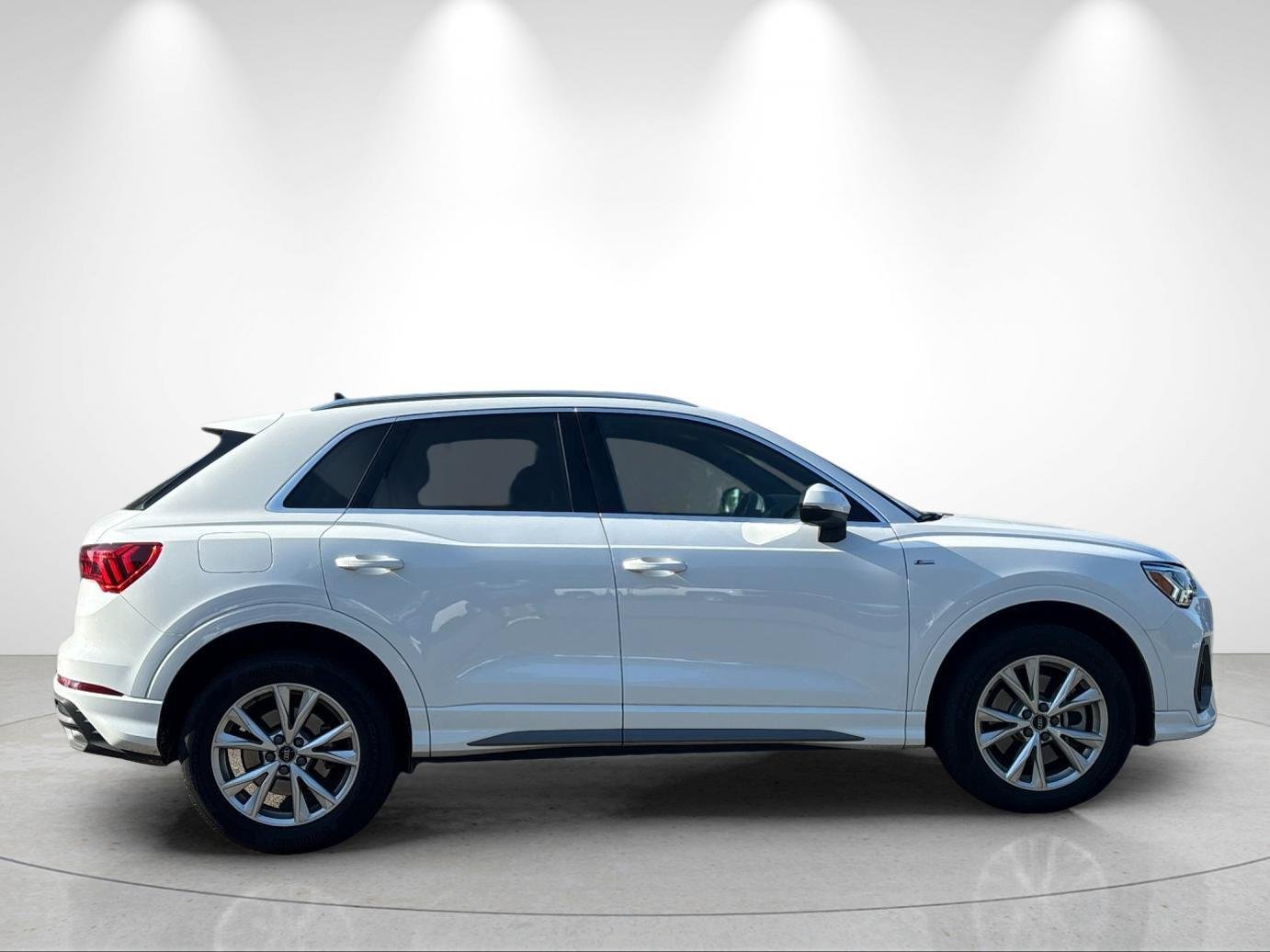 Used 2025  Audi S line Premium image 6