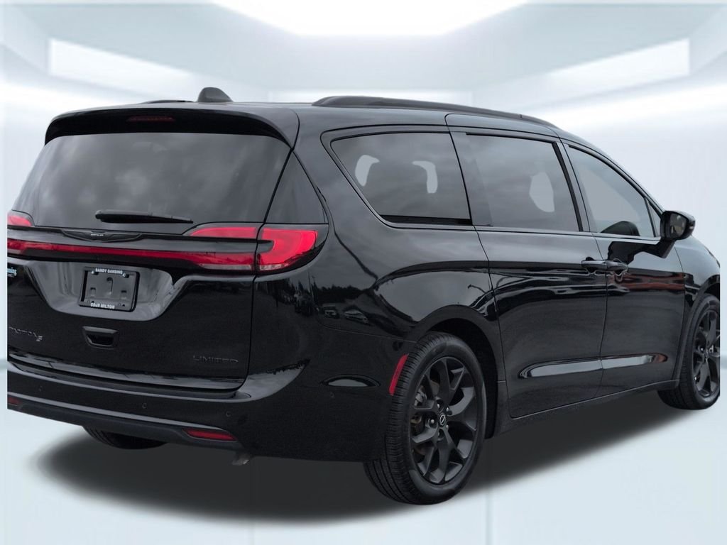 Used 2025 Black Chrysler Limited image 6