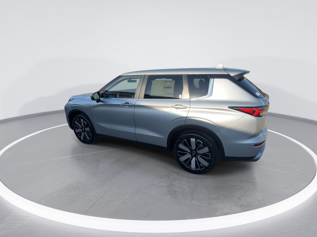 New 2026 Silver Mitsubishi SE image 6