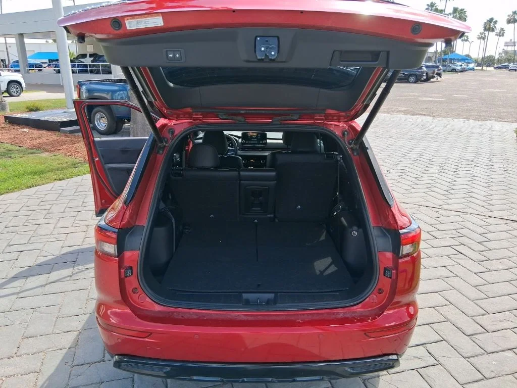 Used 2024  Mitsubishi SE image 7