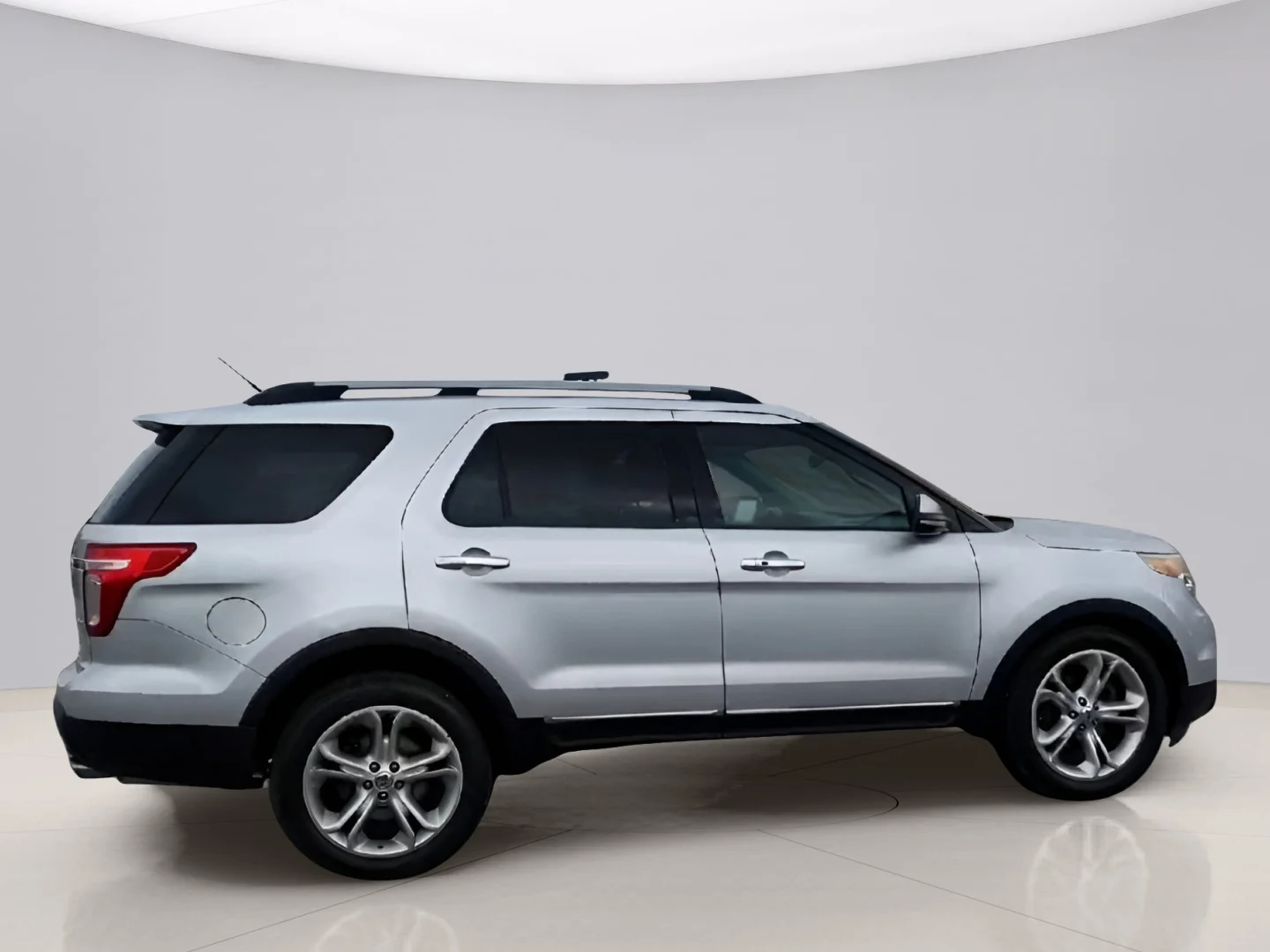 Used 2011 Silver Ford LIMITED image 9