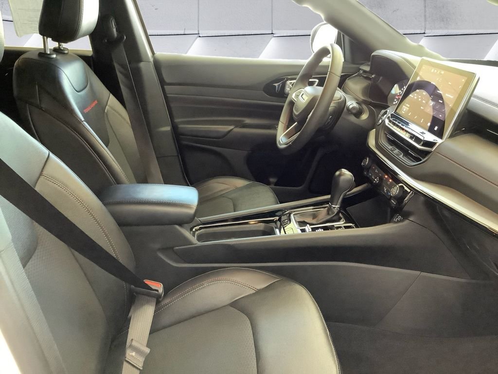 Used 2025 White Jeep Trailhawk image 13