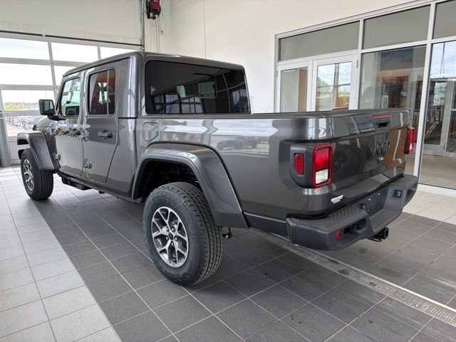 New 2026 Granite Crystal Metallic Clearcoat Jeep Sport S image 3
