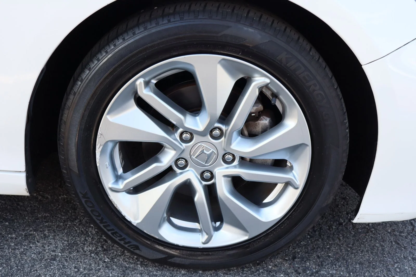 Used 2018 White Honda LX image 37