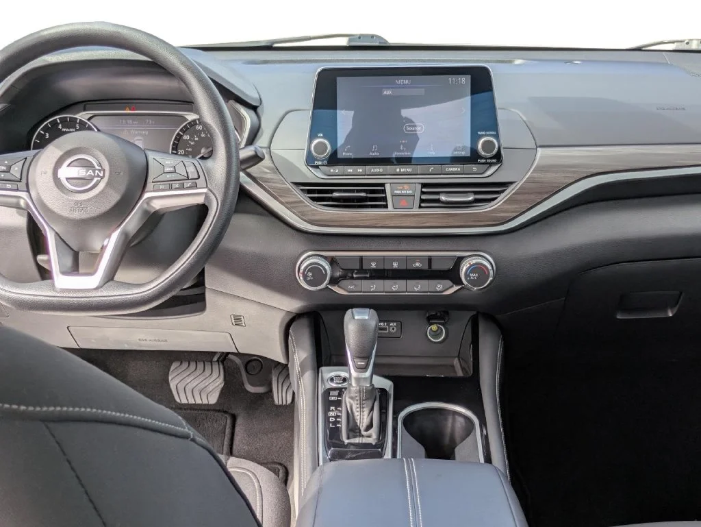 Used 2023 White Nissan 2.5 SV image 17