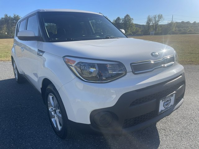 Used 2018 Clear White Kia Base image 5