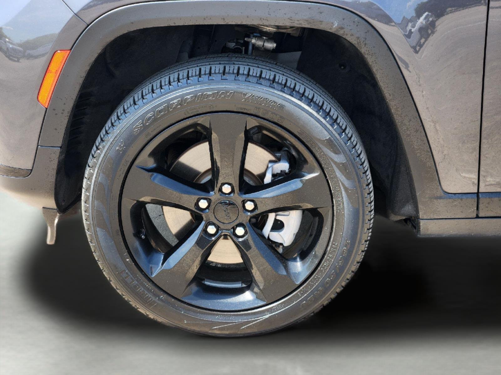 Used 2024 Baltic Gray Metallic Clearcoat Jeep Limited image 9