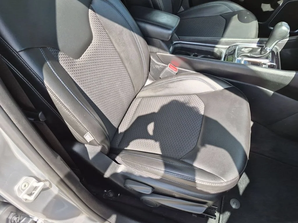 Used 2023 Silver Jeep Latitude image 21