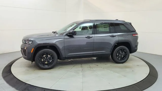 New 2026 Baltic Gray Metallic Clearcoat Jeep Altitude image 5