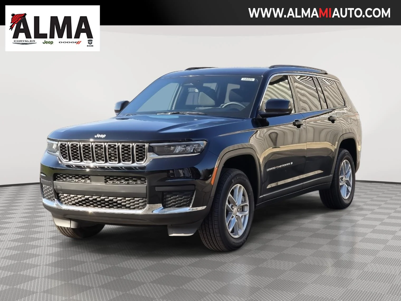 New 2026 Diamond Black Crystal Pearl-Coat Exterior Paint Jeep Laredo X image 3