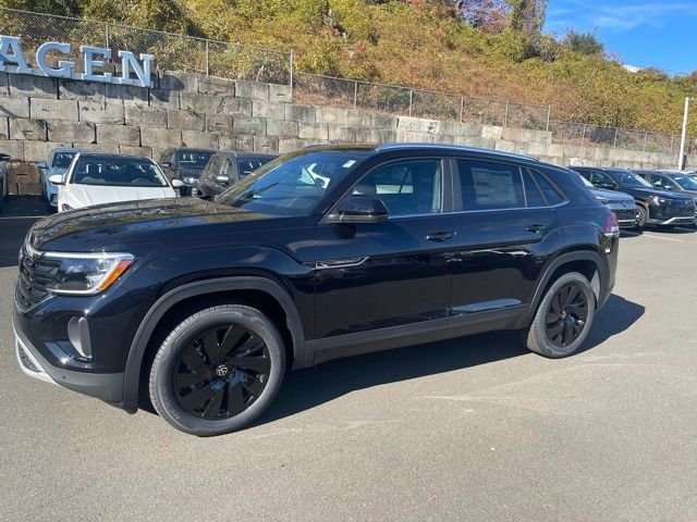 New 2026 Black Volkswagen 2.0T SE w/Technology image 2