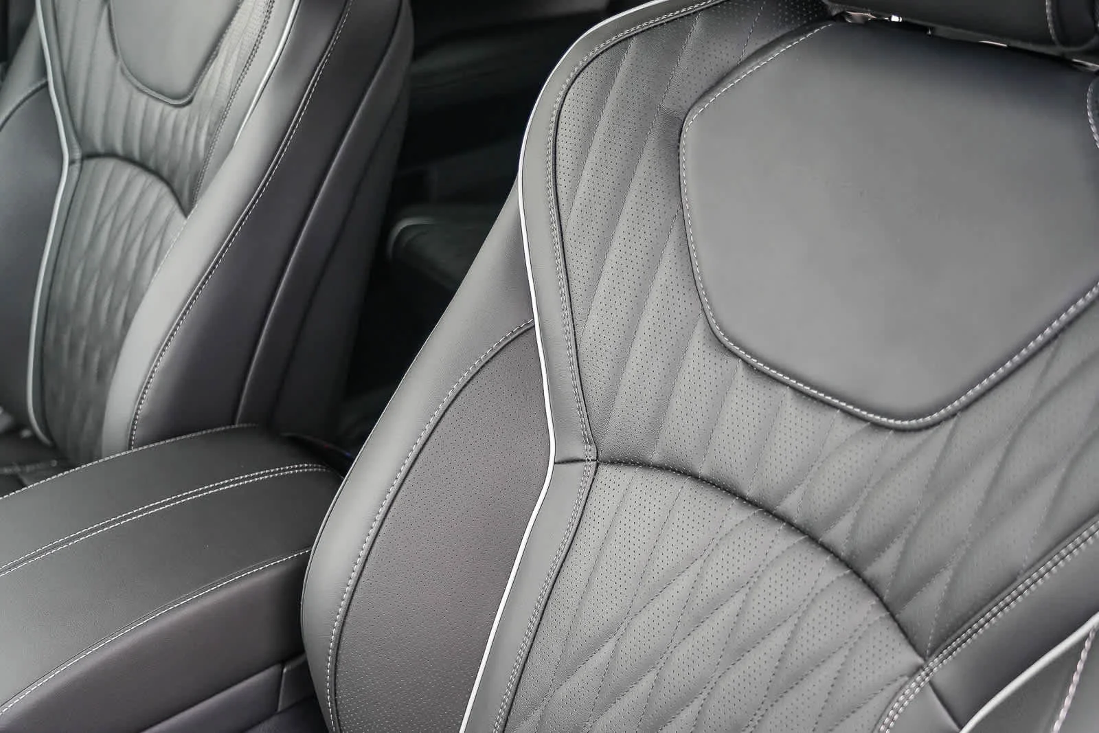 New 2027 GRAND BLUE INFINITI Autograph AWD image 29