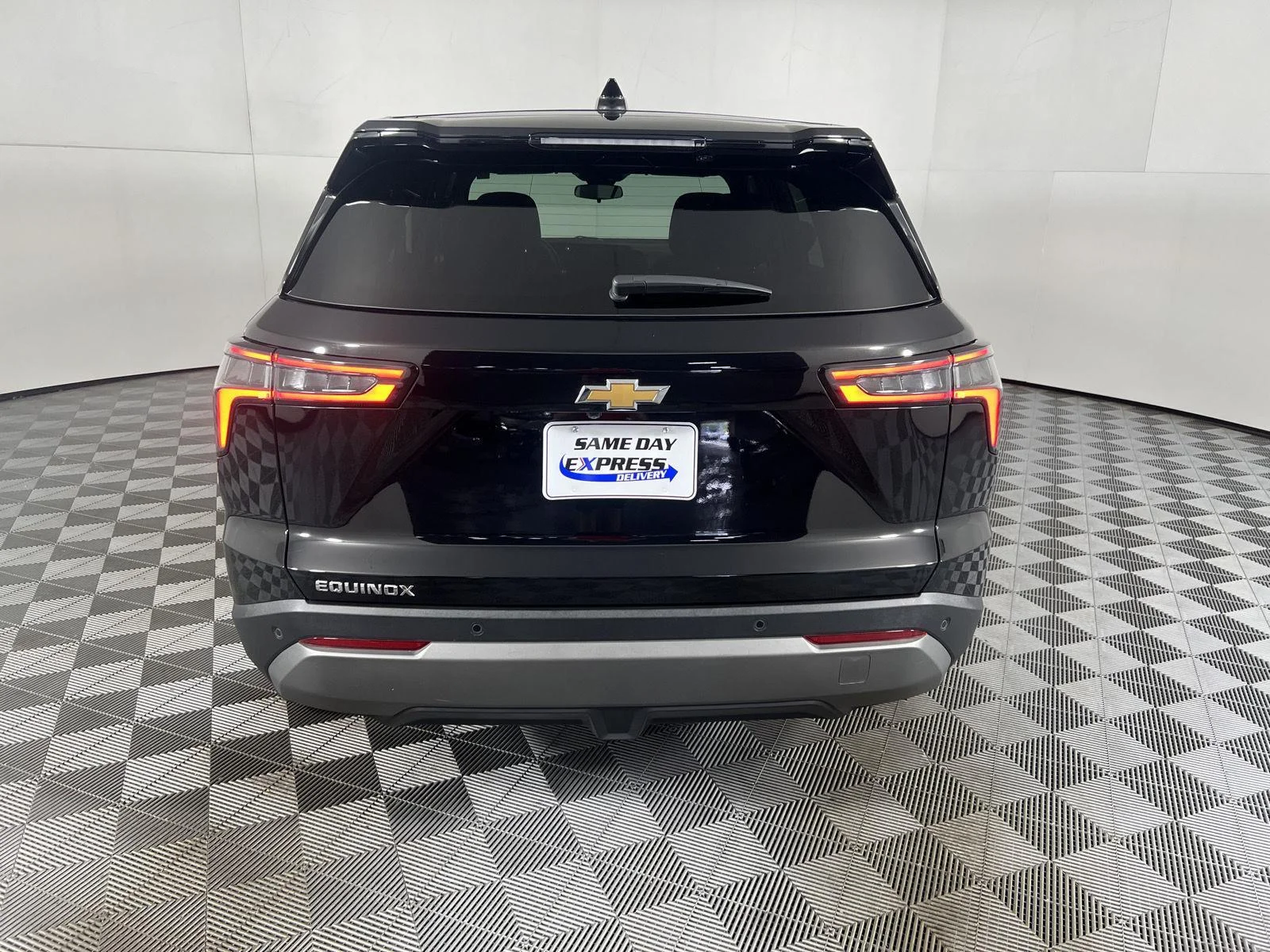 Used 2025 Mosaic Black Metallic Chevrolet FWD LT image 9