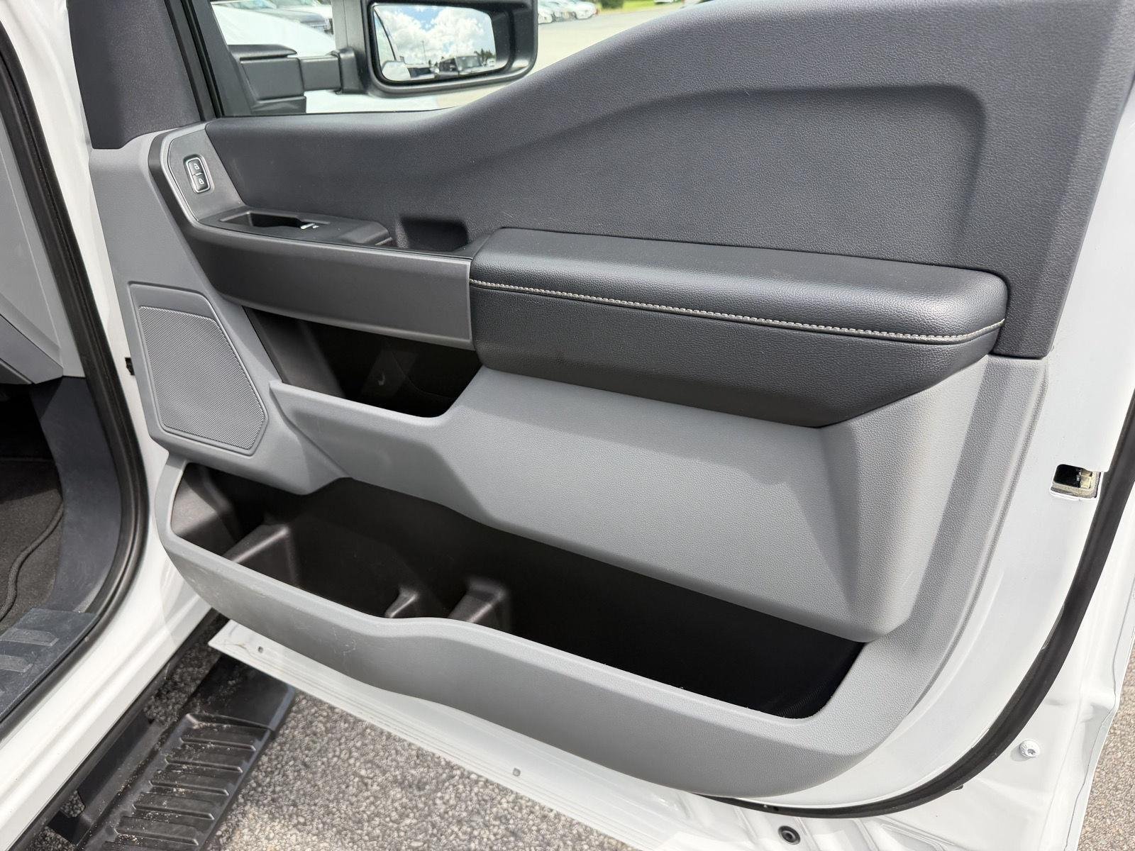 Used 2025 Oxford White Ford XLT image 12