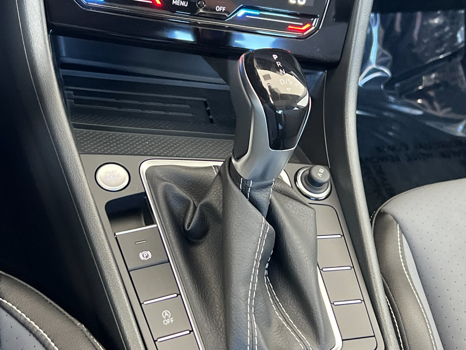 New 2026 Platinum Gray Metallic Volkswagen SE image 19