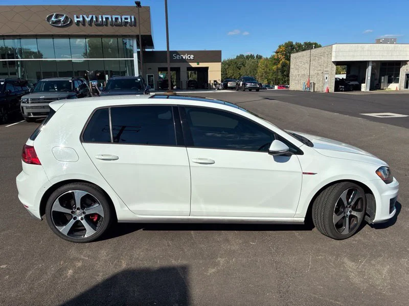 Used 2017 White Volkswagen SE image 6