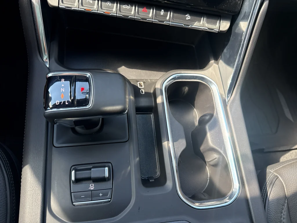 Used 2025 Onyx Black GMC Denali image 23