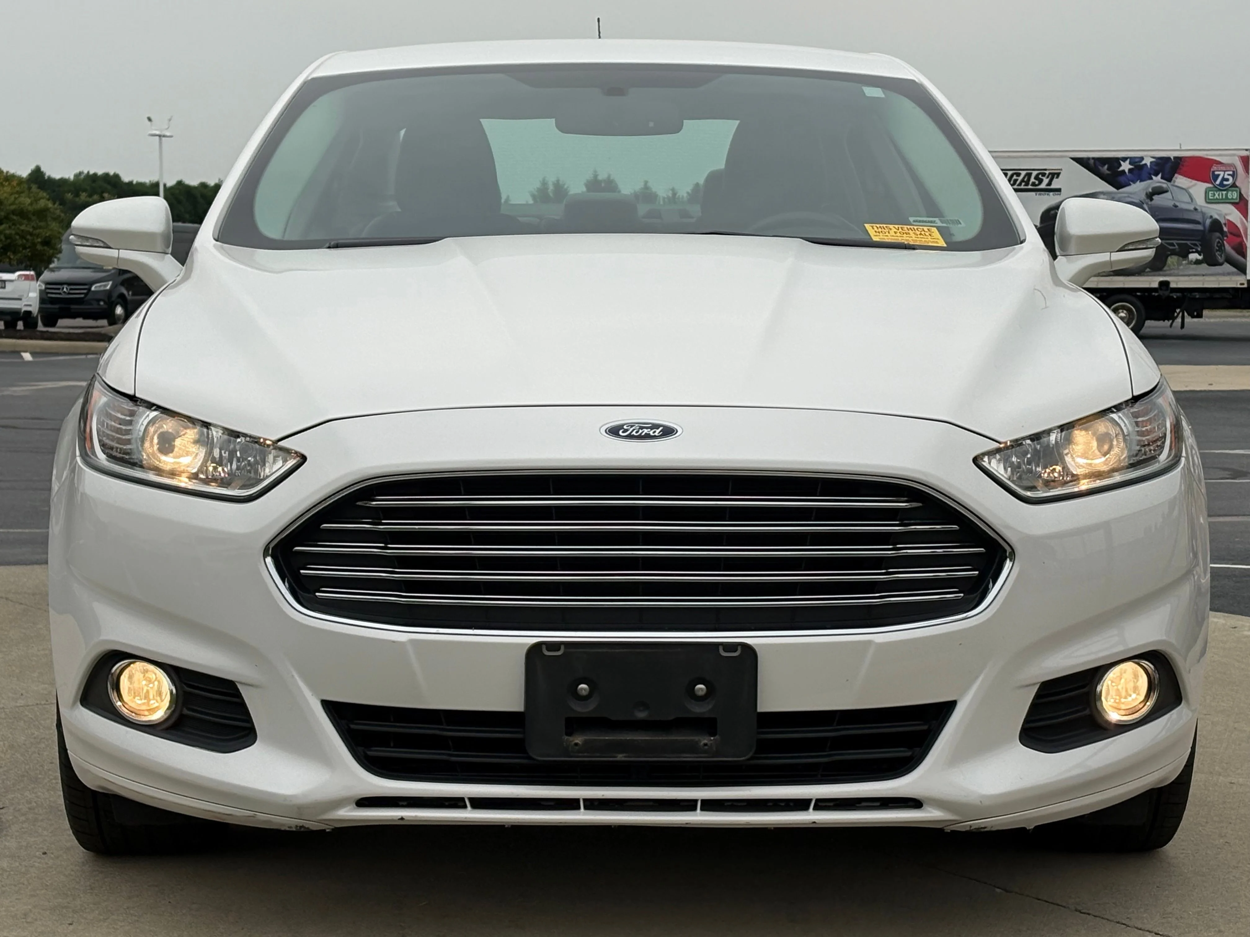 Used 2016 White Platinum Clearcoat Metallic Ford SE image 2