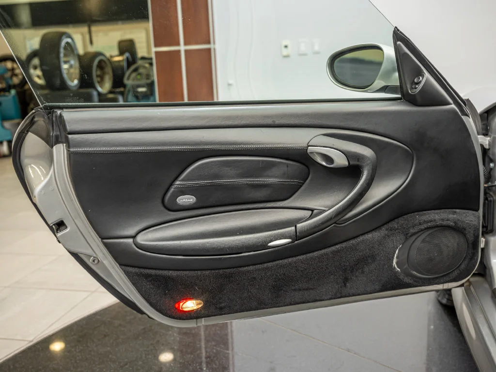 Used 2003 Arctic Silver Metallic Porsche  image 27