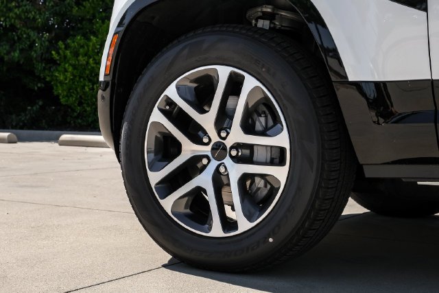 New 2026 Fuji White Land Rover X-Dynamic SE image 61