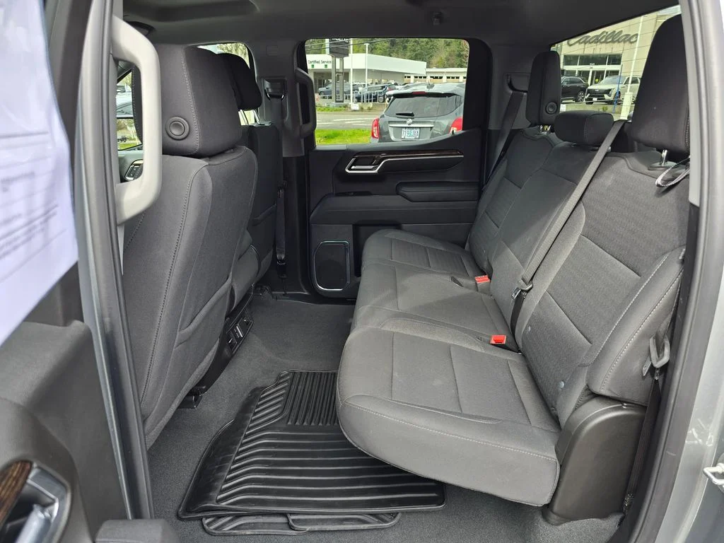 Used 2025 Sterling Metallic GMC SLE image 17