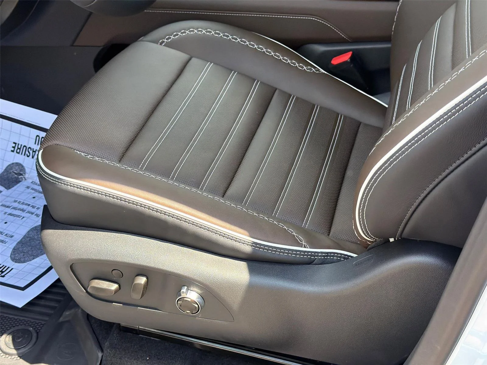 2026 GMC Acadia Denali Ultimate - Photo 17