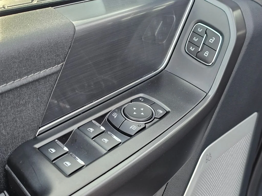 New 2025 White Ford Lariat image 23