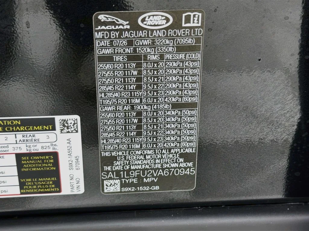 New 2027 Santorini Black Land Rover Dynamic SE image 34
