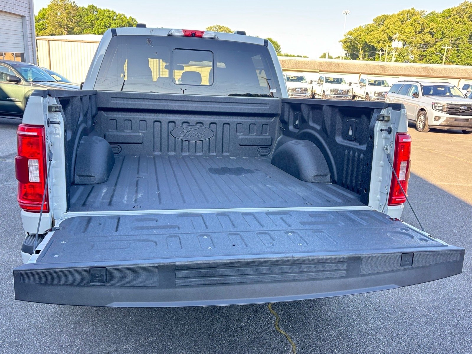 Used 2023 Avalanche Ford XLT image 7