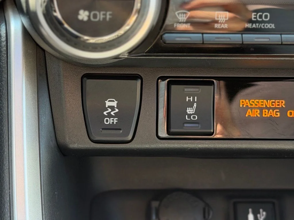 Used 2019 Gray Toyota XLE image 17
