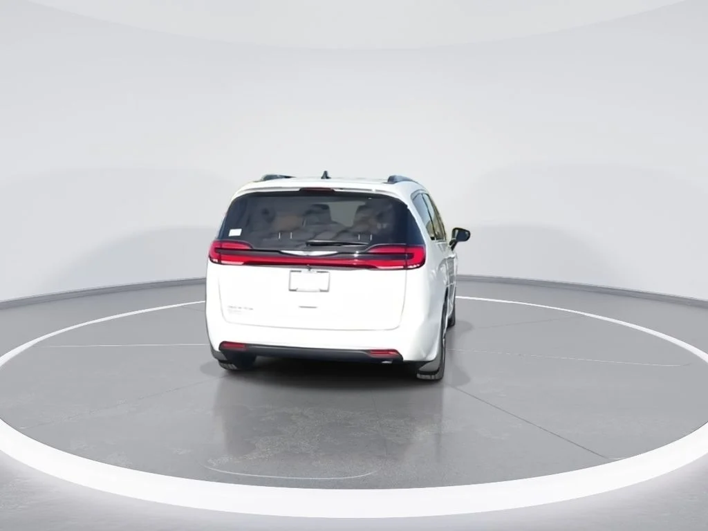 2026 Chrysler Pacifica Pinnacle - Photo 8