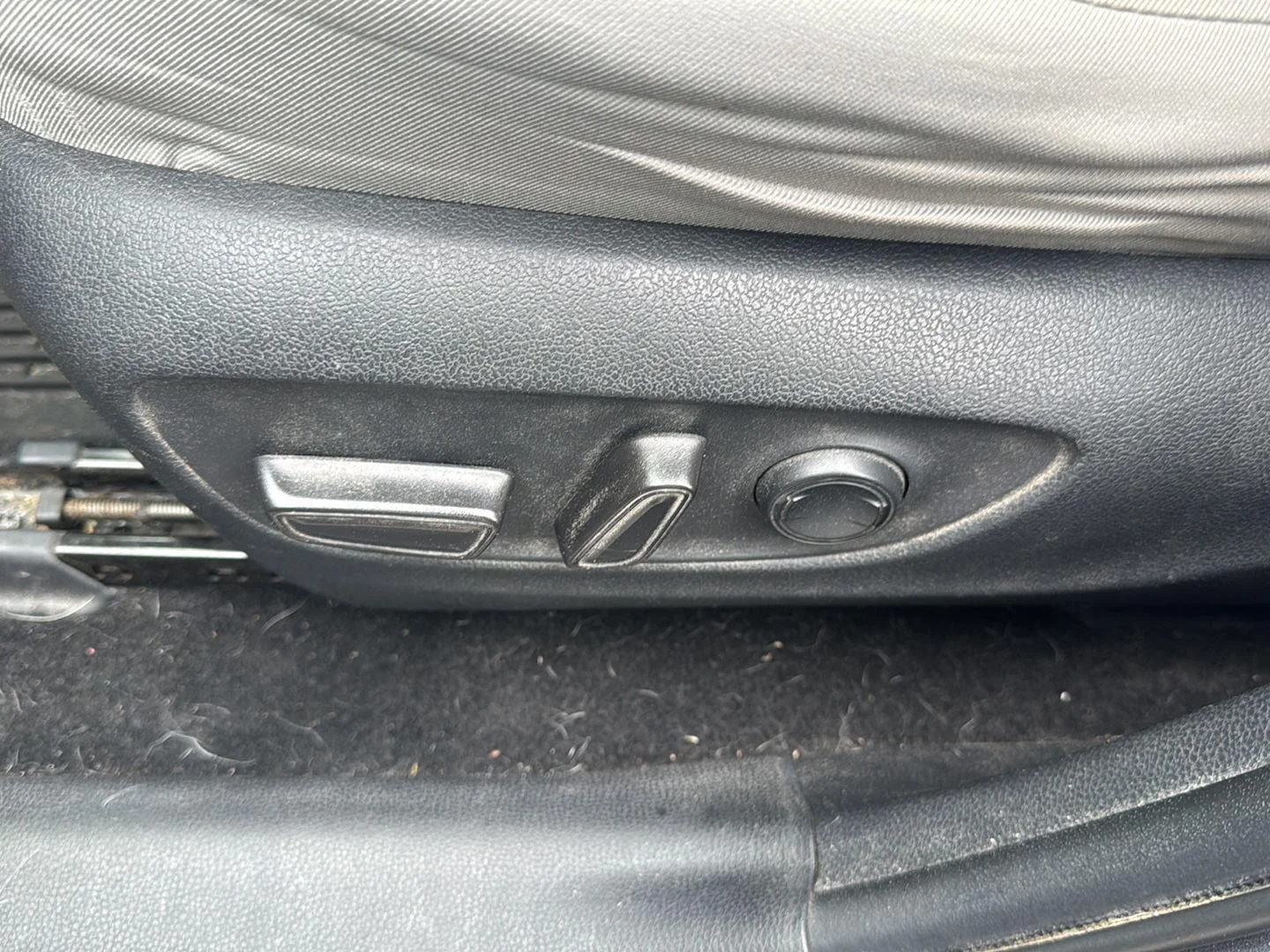 Used 2019 Magnetic Gray Metallic Toyota XLE image 15