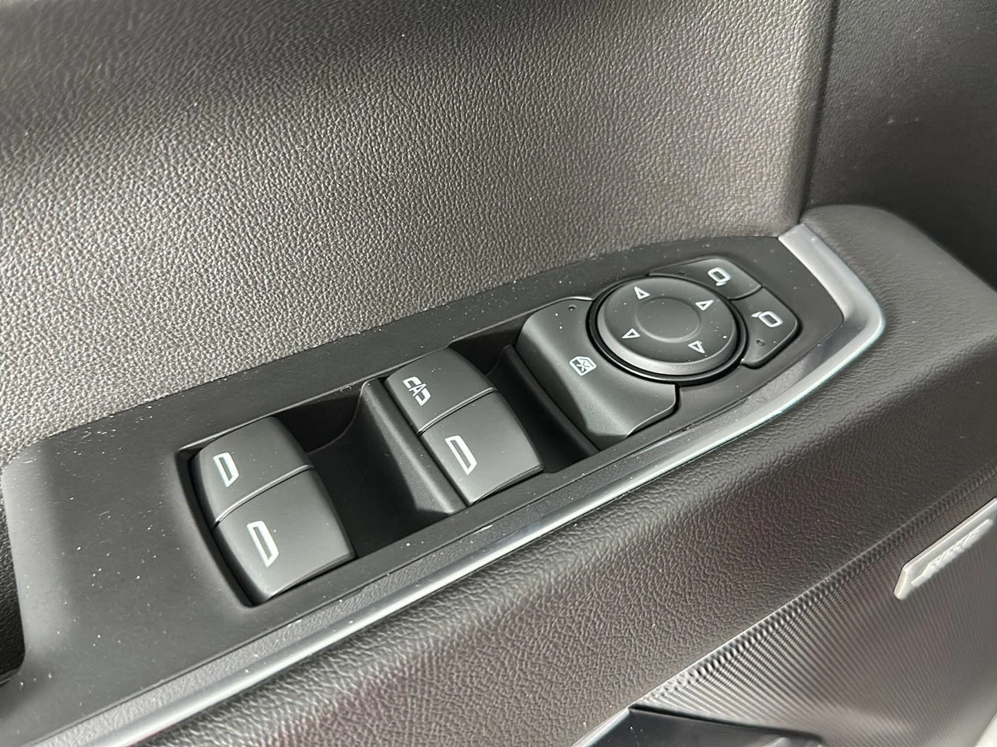 Used 2022 Summit White Chevrolet LT Trail Boss image 8