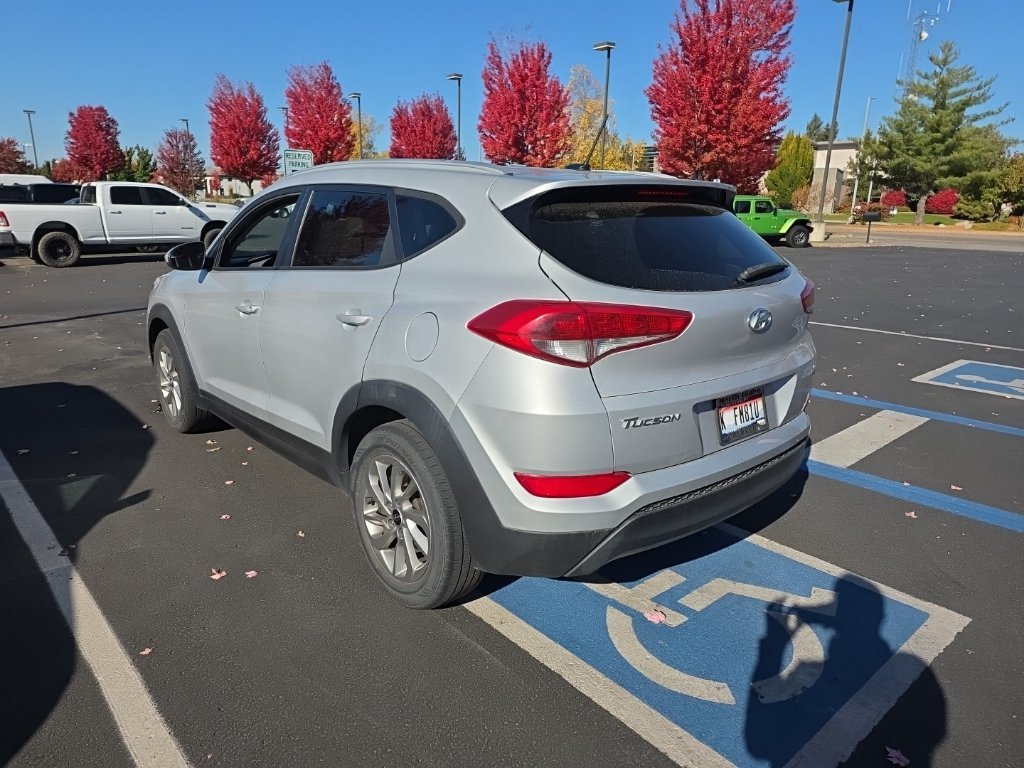 Used 2016 Silver Hyundai SE image 6