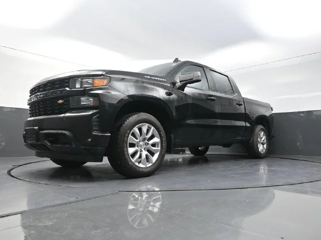 Used 2020  Chevrolet Custom image 33