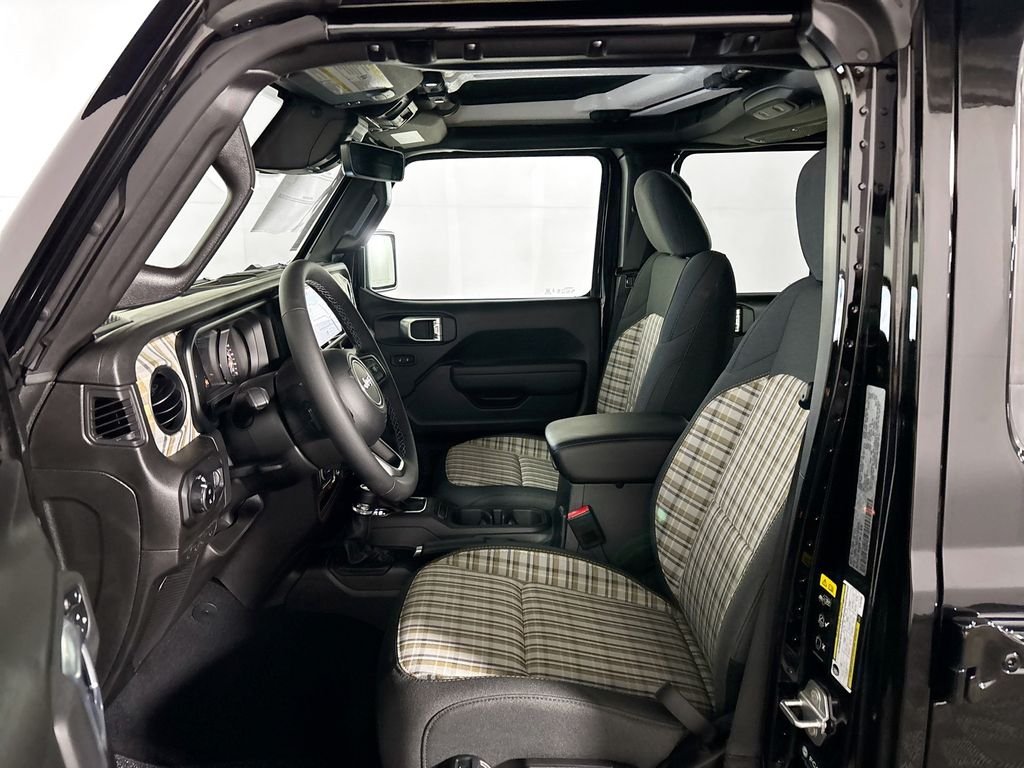 New 2026 Black Clear-Coat Exterior Paint Jeep 85th Anniversary Edition image 11