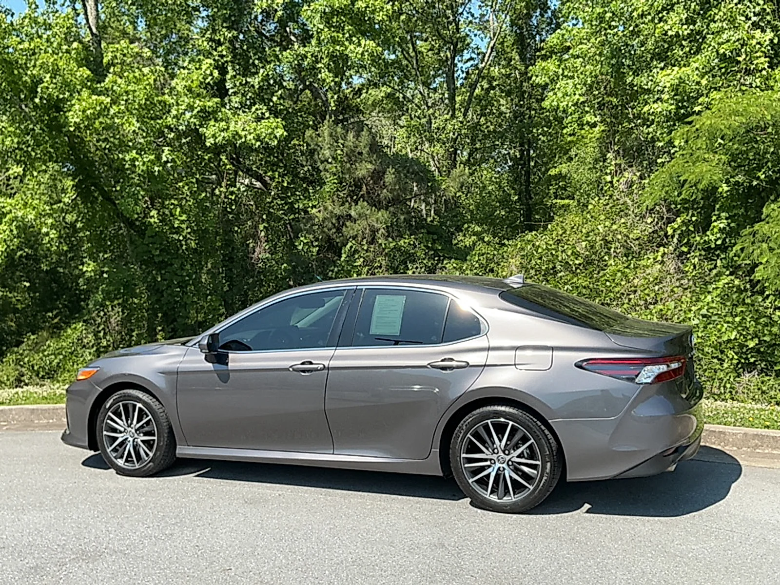Used 2023 Predawn Gray Mica Toyota XLE Hybrid image 3